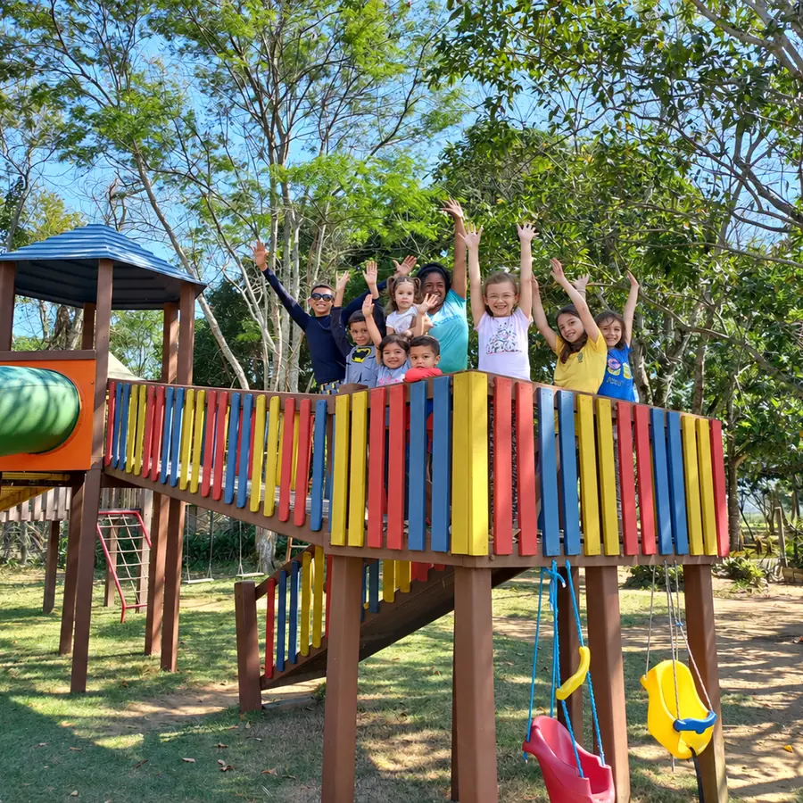 Playground do Acquamarine Park Hotel com crianças brincando